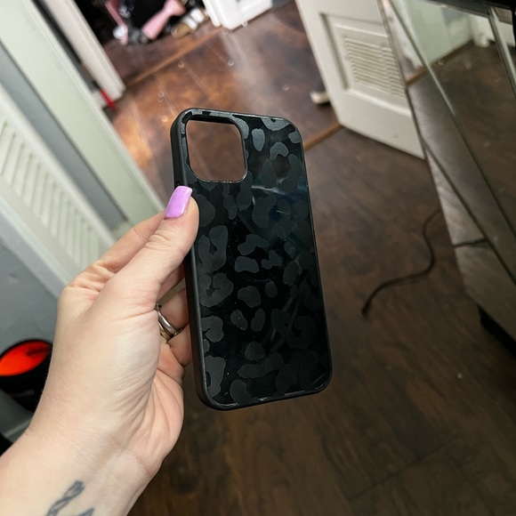 iPhone 12 phone cases - Picture 3 of 7